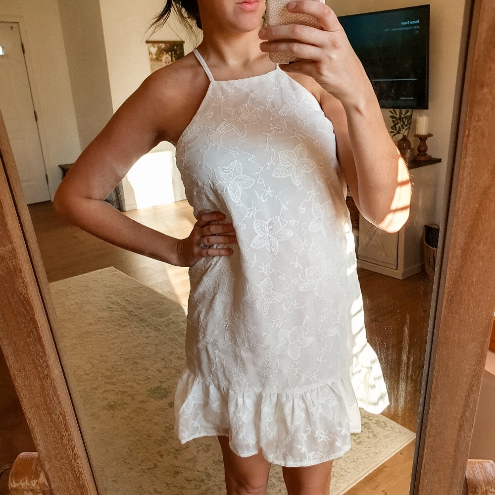 Size medium white embroidered bridal sleeveless dress.